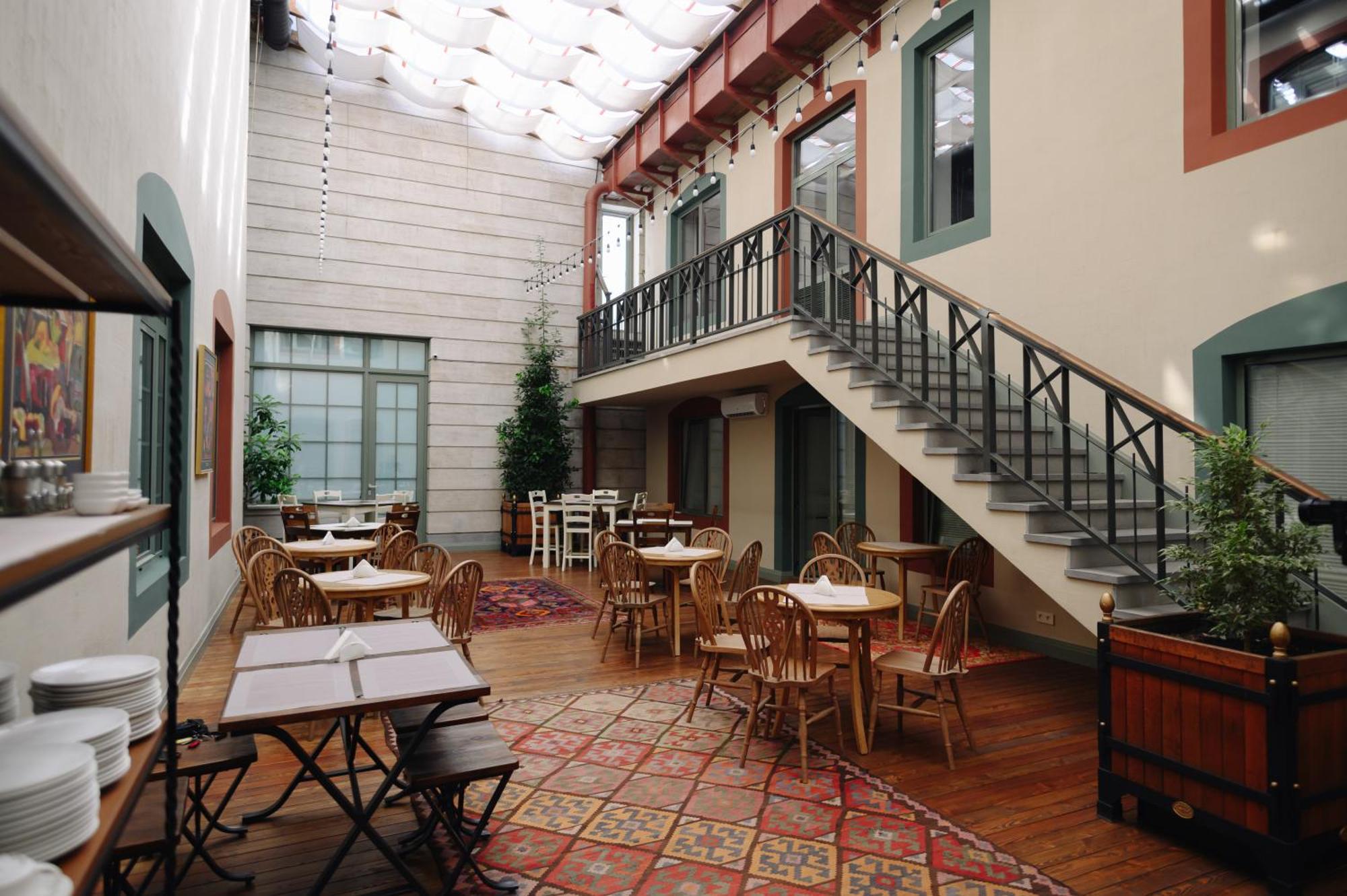 Grand Hotel Gyumri By Apricot Hotels ภายนอก รูปภาพ