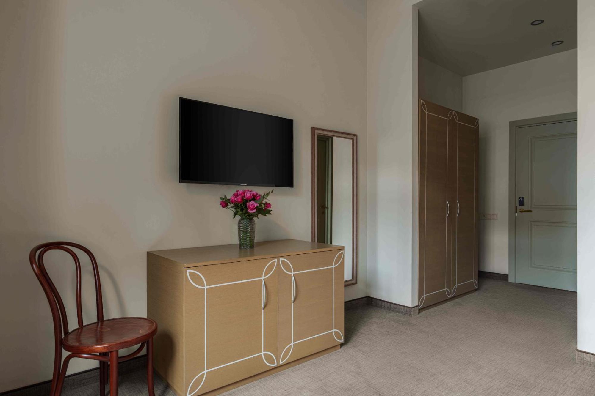 Grand Hotel Gyumri By Apricot Hotels ภายนอก รูปภาพ