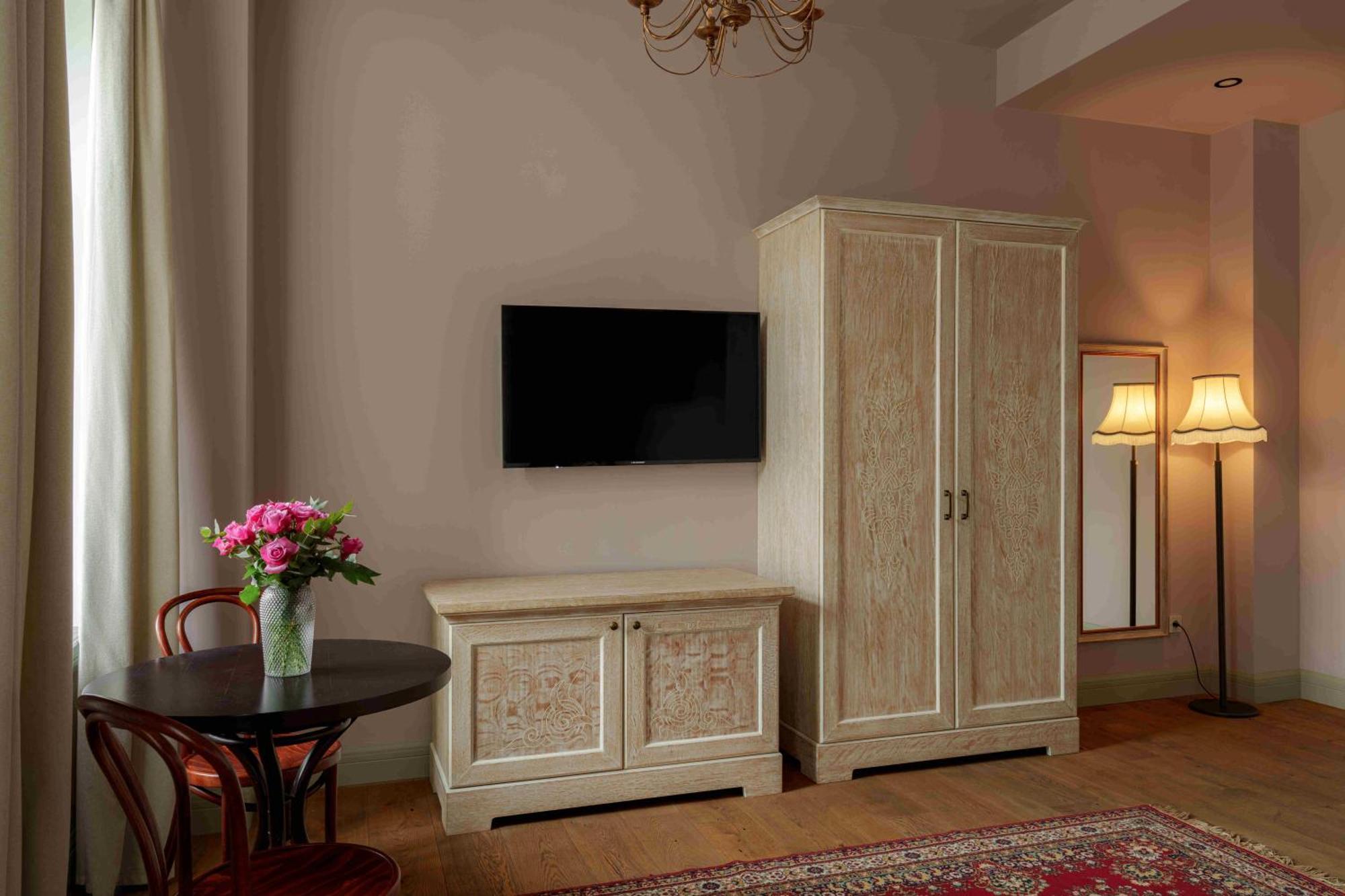 Grand Hotel Gyumri By Apricot Hotels ภายนอก รูปภาพ