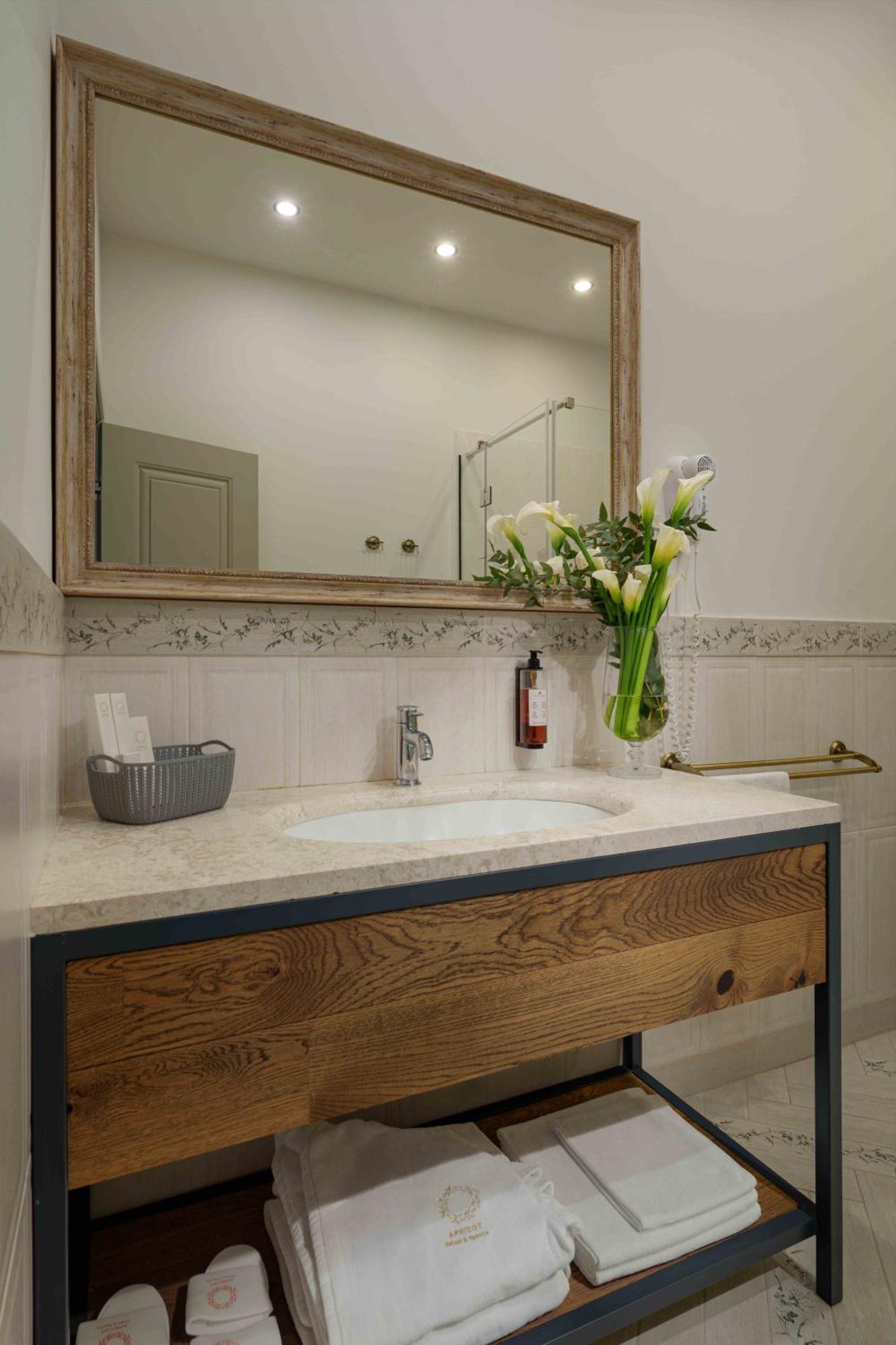 Grand Hotel Gyumri By Apricot Hotels ภายนอก รูปภาพ