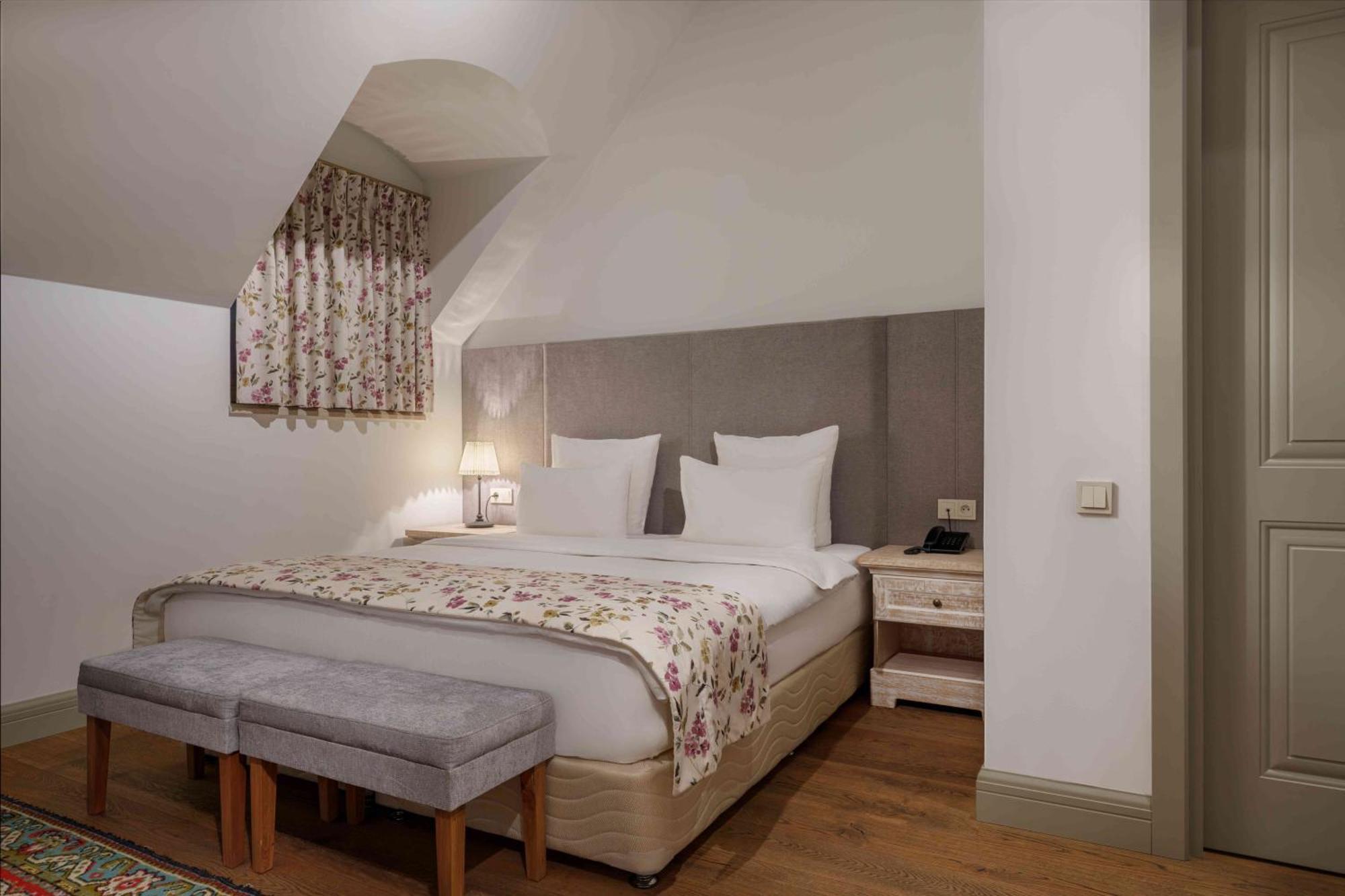 Grand Hotel Gyumri By Apricot Hotels ภายนอก รูปภาพ