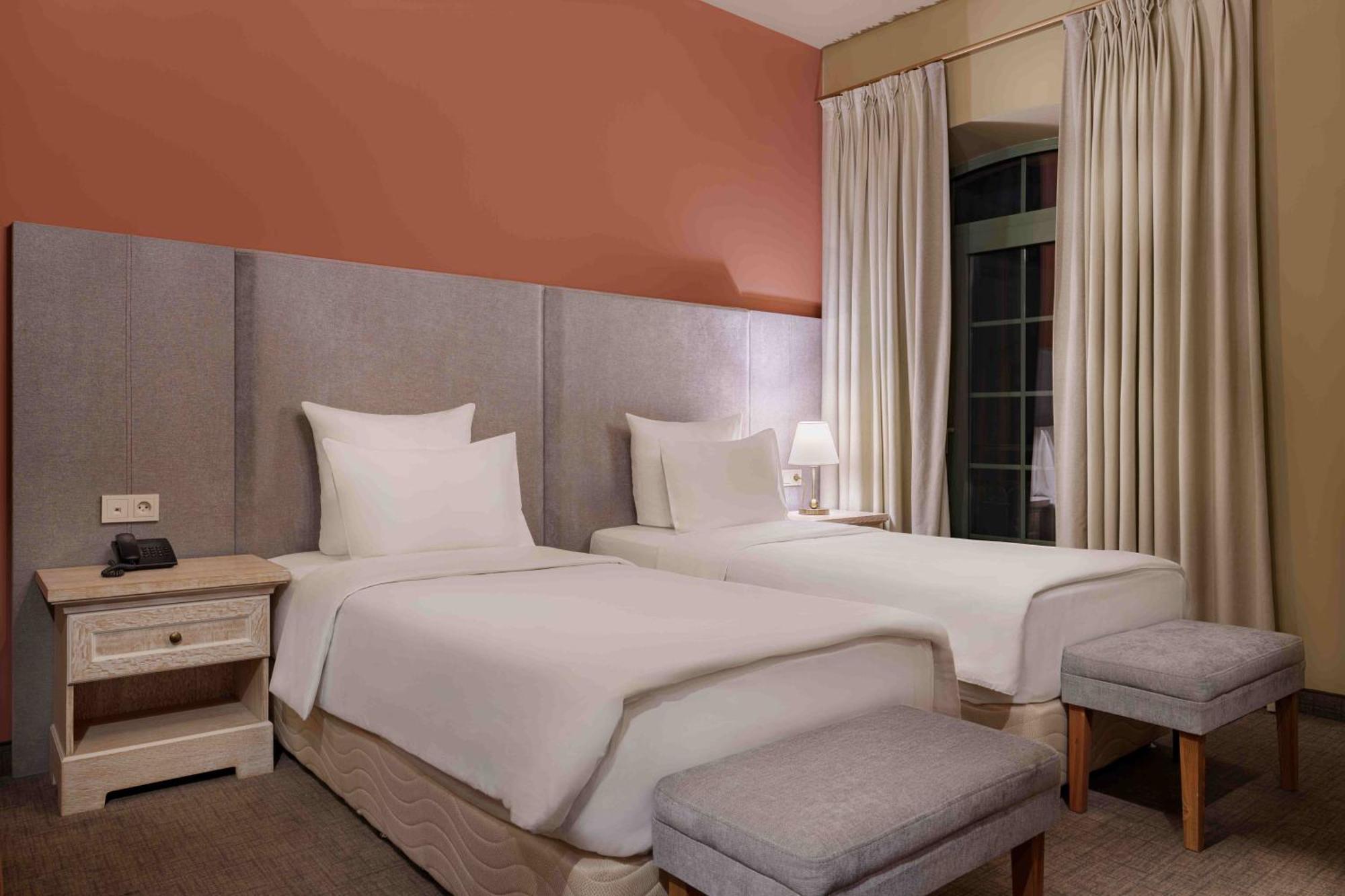 Grand Hotel Gyumri By Apricot Hotels ภายนอก รูปภาพ
