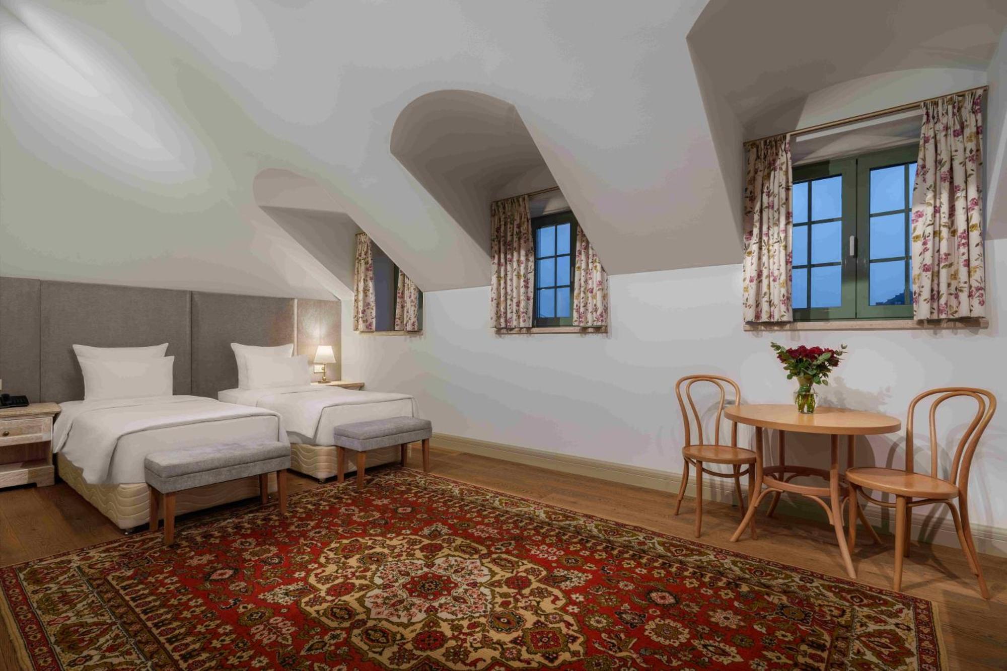 Grand Hotel Gyumri By Apricot Hotels ภายนอก รูปภาพ
