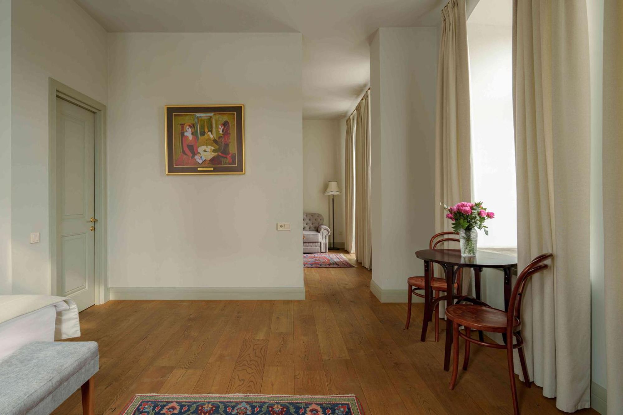 Grand Hotel Gyumri By Apricot Hotels ภายนอก รูปภาพ