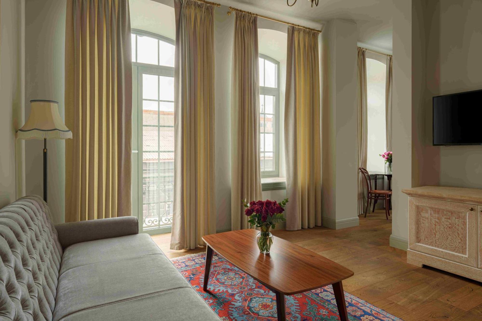 Grand Hotel Gyumri By Apricot Hotels ภายนอก รูปภาพ